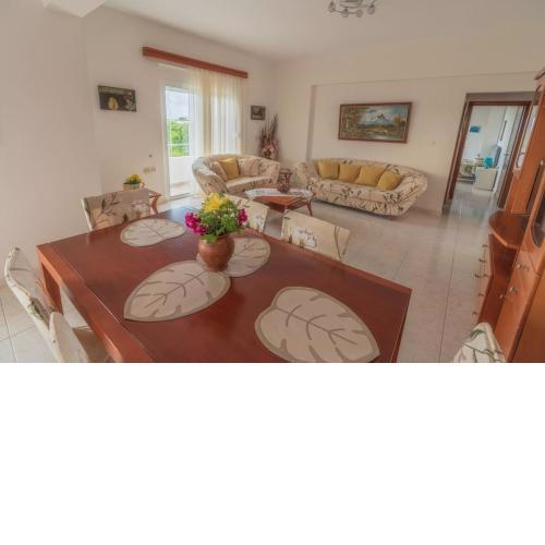 Toula's Grand Apartment with Sea View