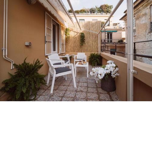 Tra i tetti di Campetto, attico con terrazzo e ascensore