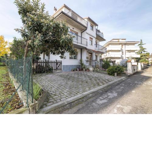 Traditional Apartment in Manoppello Scalo with Balcony