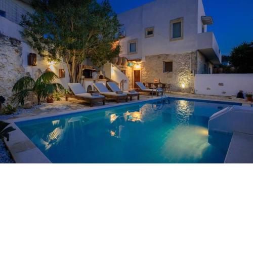 Traditional House 1 with Pool