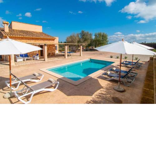Traditional house Casa Binitaref with pool in Sineu