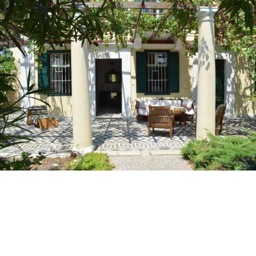 Traditional summer house