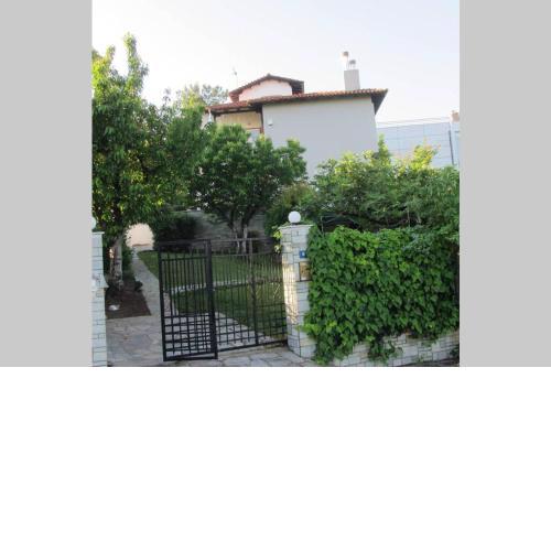 Traditional villa appartment with garden, also for gatherings ,15 minutes from Thessaloniki airport
