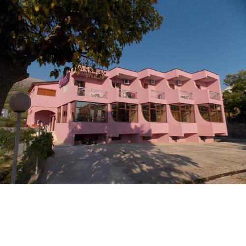 Tranquil Villa in Podstrana near Mutogras Beach