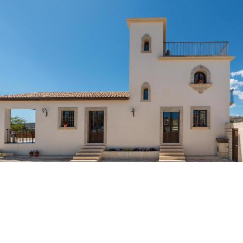 Trappeto Dellago with sea view, parking & wi-fi
