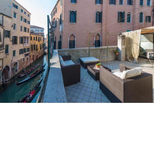 Tre Sestieri Terrace Canal View