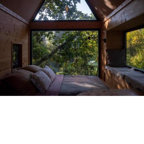 Tree House and Sauna with Beautiful Mountain Views