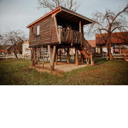 Treehouse Drevesna hiška Štrkovo gnezdo Ranč Jureš