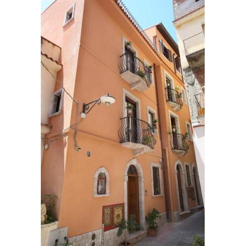 Trinacria House