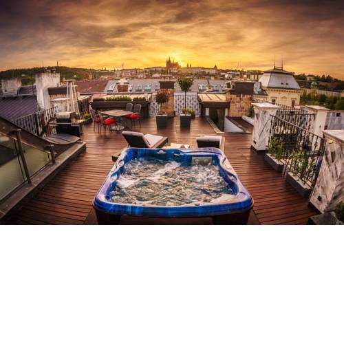 Triplex Kings Apartment in Old Town