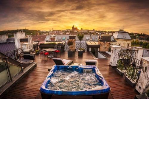 Triplex Kings Apartment in Old Town