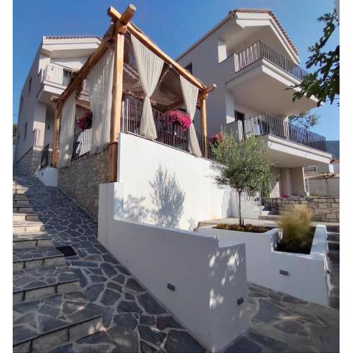 Trizonia Mare Suites