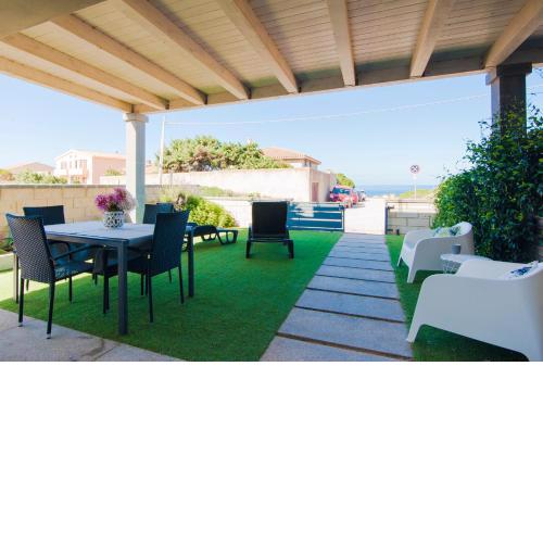 [TROPICAL HOUSE] Modern house 50m from the sea