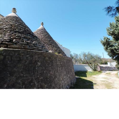 trulli al centro della Valle d'Itria