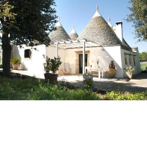 Trulli sul vignale in Masseria Santalachicca