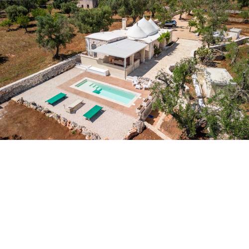 Trullo Cecapesce con piscina by Wonderful Italy