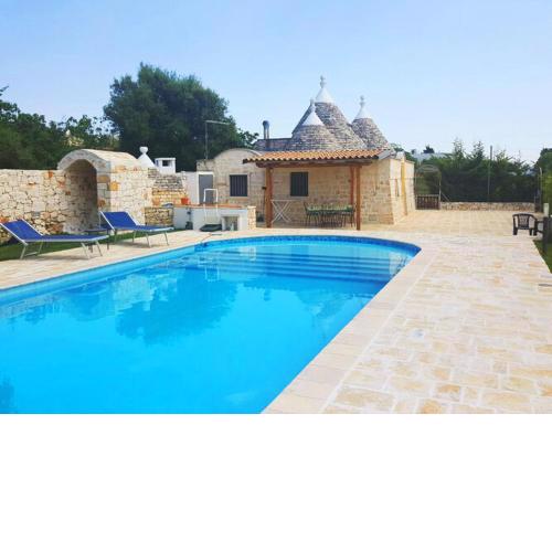Trullo Filippo with pool near Ostuni