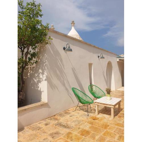 Trullo fiorone with private pool