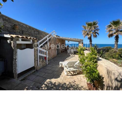 Trullo Fronte Mare Posto Rosso (Alliste)