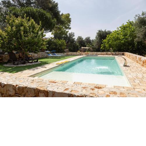 trullo nonna netta con piscina idromassaggio e area giochi