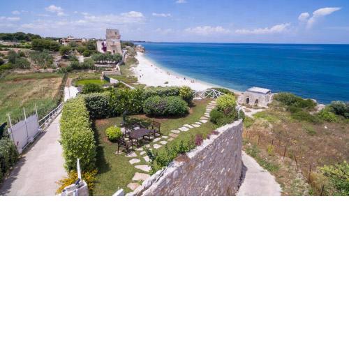 Trullo on the Beach: Sea View Trulli in Trani
