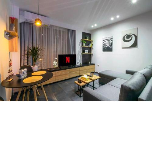 Tsimiski Contemporary Studio 2