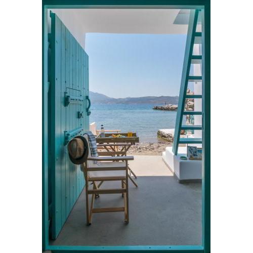Turquoise Boathouse in Klima I