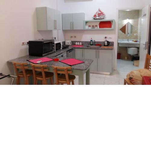 Turtles Beach Resort, Ras Gharib Road, Al Ahyaa, near Al Waleed Ben Talaal palace, الأحياء, 84511 الغردقة, مصر . مقابلة للشاطئ