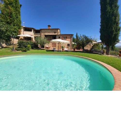 Tuscan Escape Luxury 2 bedroom apartment with pool