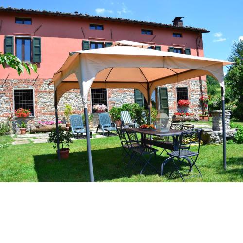 Tuscan Farmhouse in Castiglione di Garfagnana with Garden