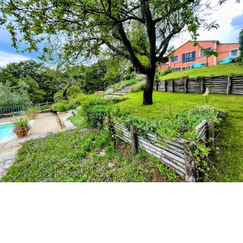 Tuscan Magic with 7 bedrms restaurant, park, childs beach, pool - exc for you