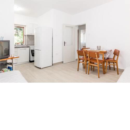 Two-Bedroom Apartment in Brodarica