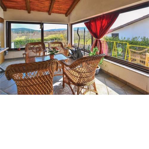 Two-Bedroom Apartment in Divaca