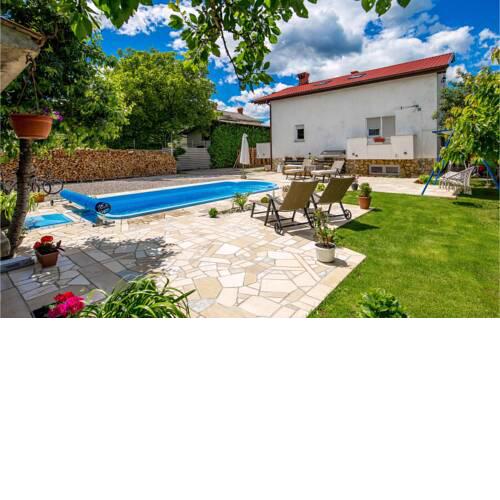 Two-Bedroom Apartment in Drazice