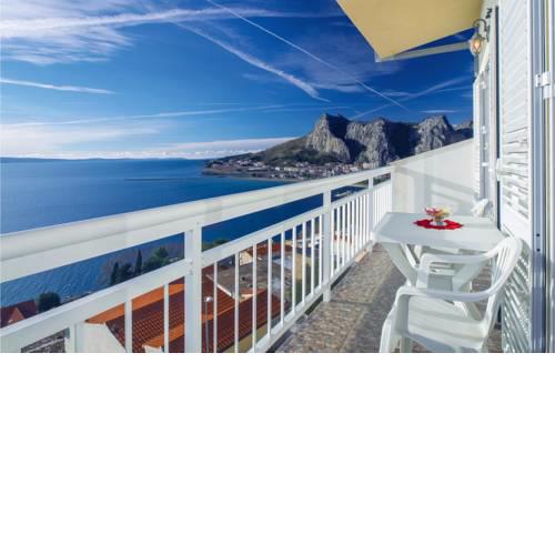 Two-Bedroom Apartment in Omis