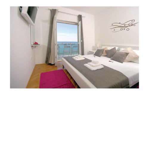Two-Bedroom Apartment in Podstrana