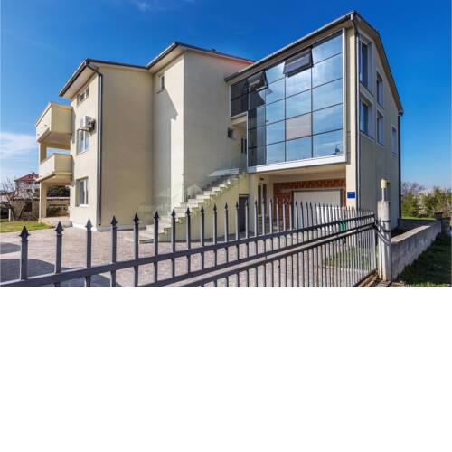 Two-Bedroom Apartment in Pula