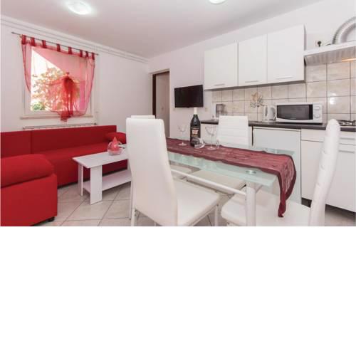 Two-Bedroom Apartment in Pula