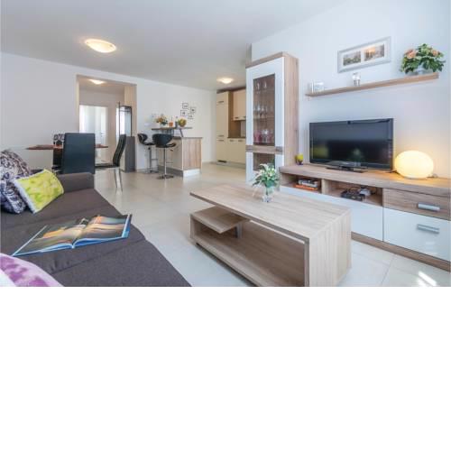 Two-Bedroom Apartment in Pula