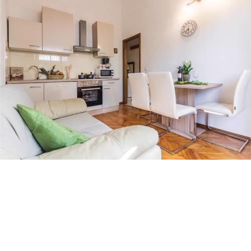 Two-Bedroom Apartment in Pula