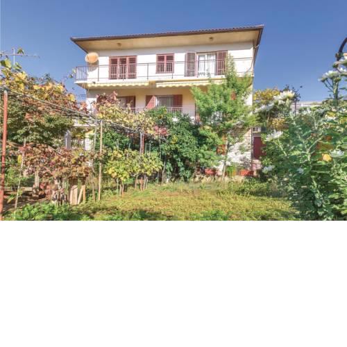 Two-Bedroom Apartment in Pula