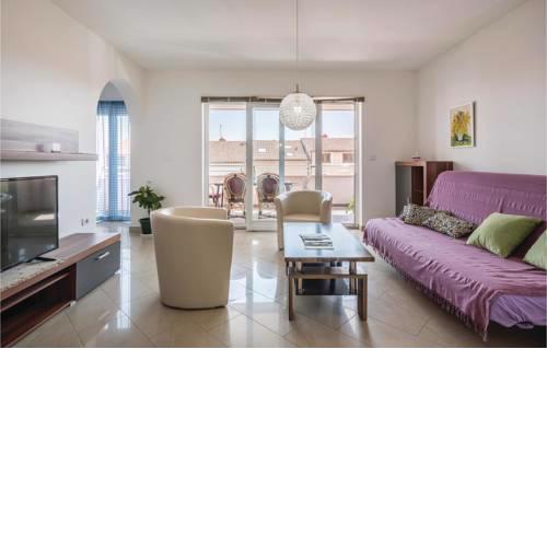 Two-Bedroom Apartment in Pula