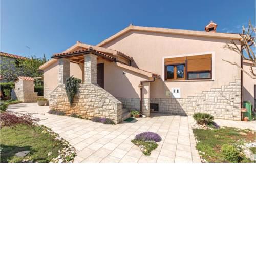 Two-Bedroom Apartment in Pula