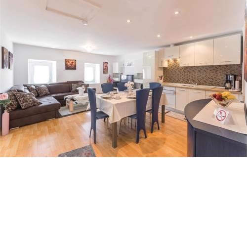 Two-Bedroom Apartment in Pula