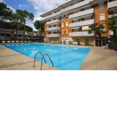 Two-bedroom Apartment in Residence by the beach with Shared Pool