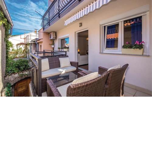 Two-Bedroom Apartment in Selce