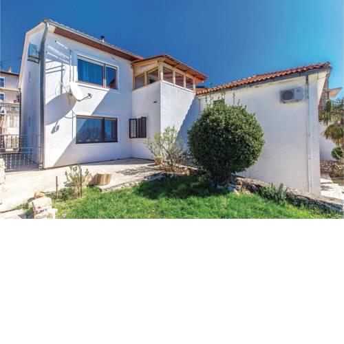 Two-Bedroom Apartment in Selce