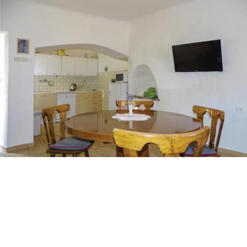Two-Bedroom Apartment in Stanjel