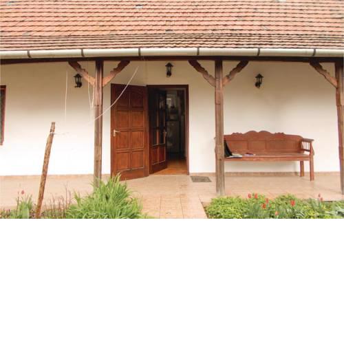 Two-Bedroom Apartment in Tiszanana