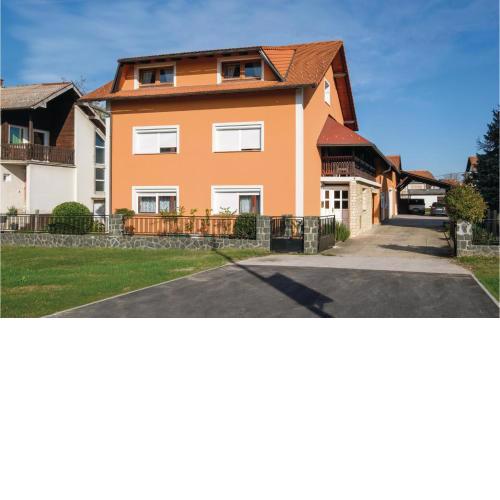 Two-Bedroom Apartment in Velika Gorica